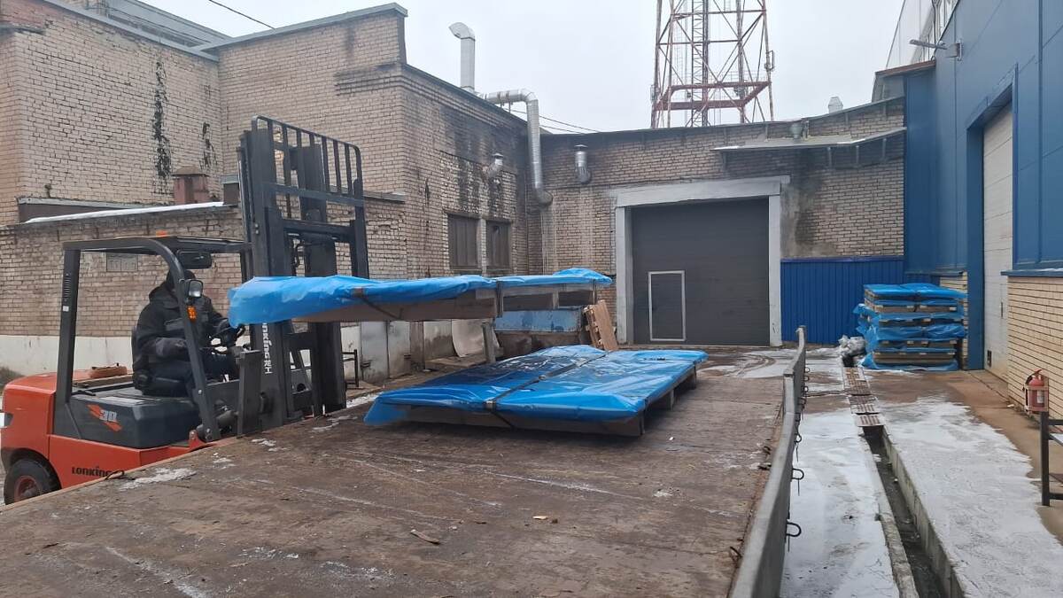 погрузка листов хк погрузчиком