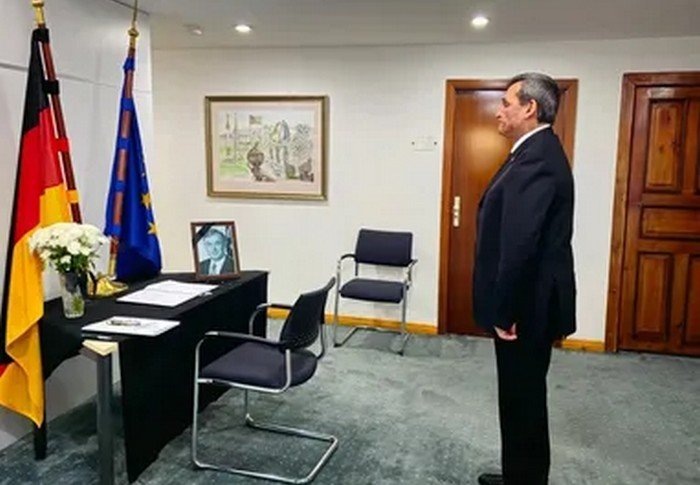 Министр иностранных дел Туркменистана Рашид Мередов принимает участие в траурной церемонии в посольстве Германии в Ашхабаде, 6 февраля, 2025 г., Туркменистан (Фото: Посольство Германии в Туркменистане)