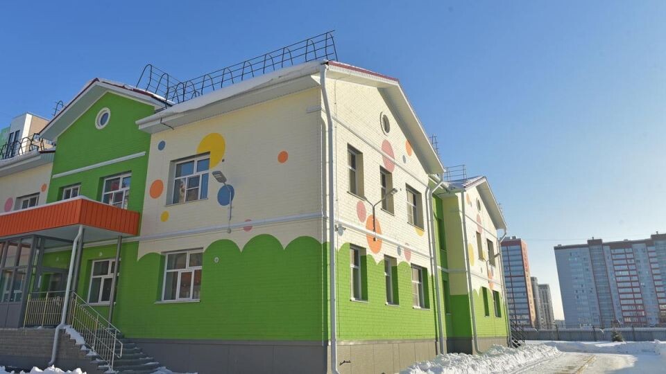    Выездное совещание по поводу завершения строительства детсада №283. Источник: Barnaul.org