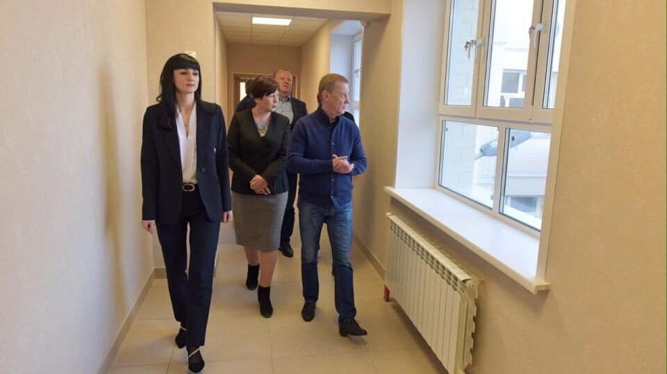    Выездное совещание по поводу завершения строительства детсада №283. Источник: Barnaul.org