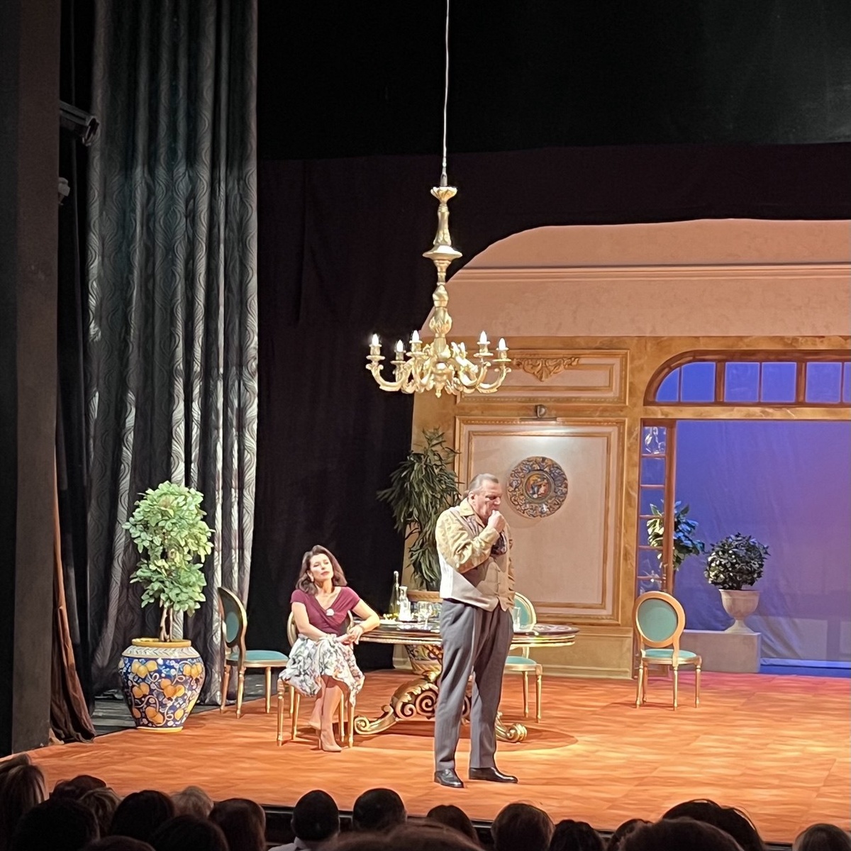 Красивые декорации сразу производят впечатление