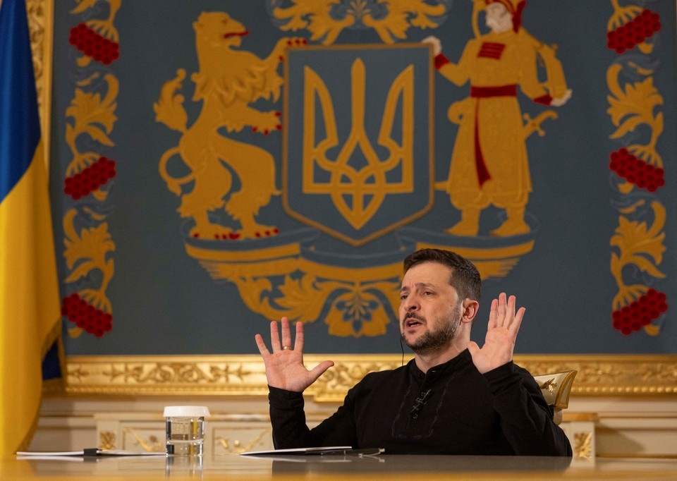 Комик думает переиграть миллиардера во лжи Фото: REUTERS