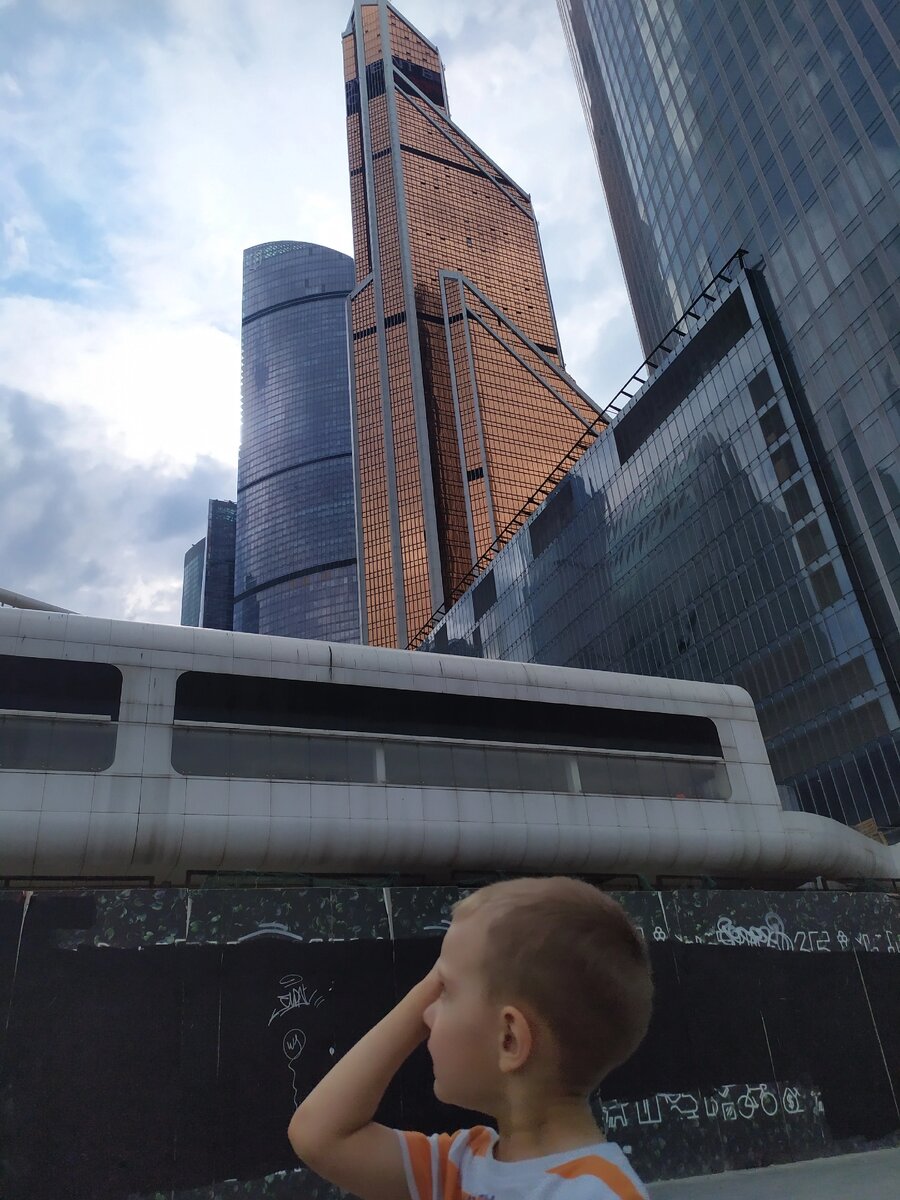 Мой старший сын смог поступить в московский вуз, а получится ли так у младшего, если отменят ЕГЭ?