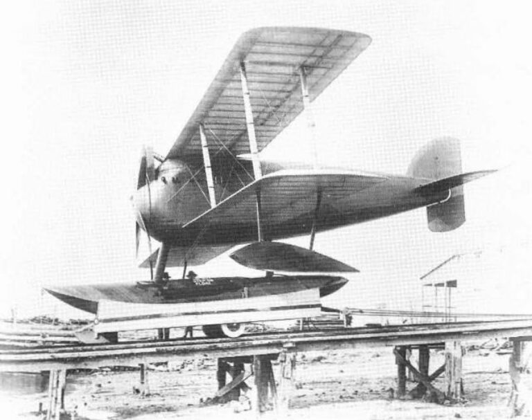 первый экземпляр поплавкового гидросамолета-истребителя Curtiss HA в своем первоначальном виде. Снимок airwar.ru
