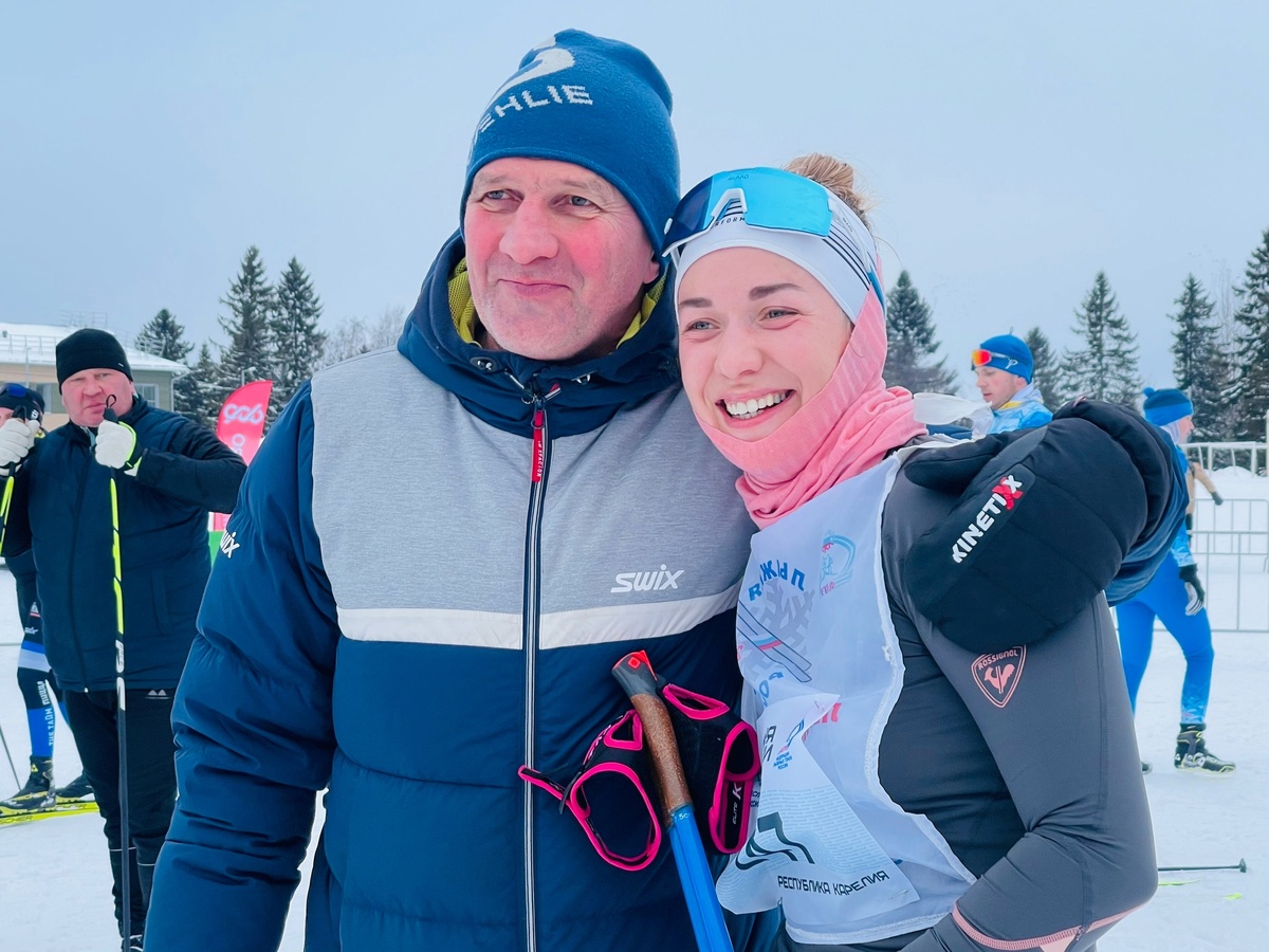 Полина Сероносова с папой на финише. Фото: ЦСП  📷
