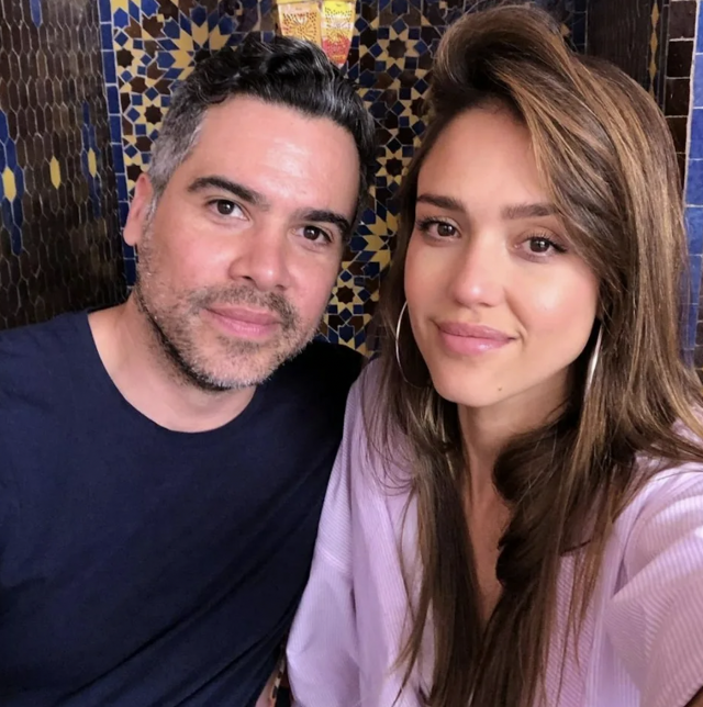    Кэш Уоррен и Джессика Альба с детьми. Фото: социальные сети