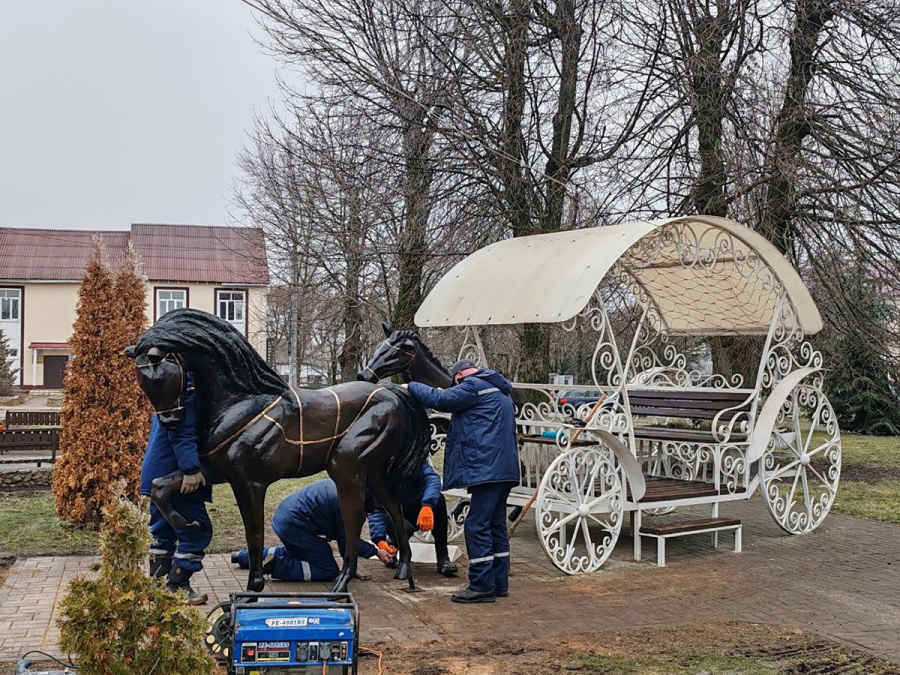     От контейнерных площадок до... железных лошадей. О направлениях работы Копыльского ЖКХ