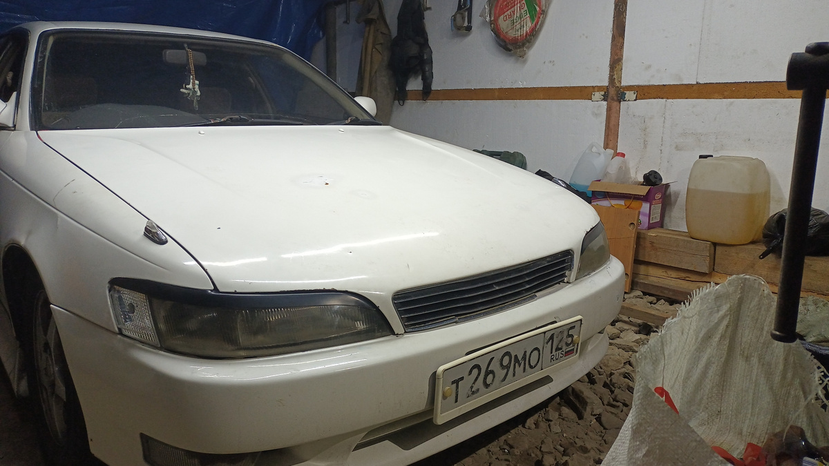 Двигатель 1G-FE, 2 л. неубиваемый, так как был сделан в эпоху бурного развития автоиндустрии Японии "Обогнать и перегнать" - и у них представьте такое было))). Кузов оцинкованный.