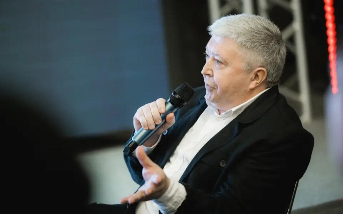    Проблемы в регулярном управлении, помощь АП и резкий стиль общения – политолог о первых двух месяцах губернаторства Александра Хинштейна Фото из архива Владимира Слатинова