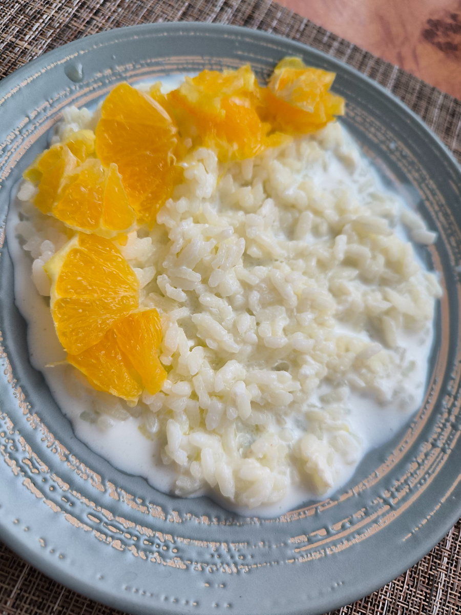 Вкусная и нежная рисовая каша на завтрак, у меня с апельсинами... Всё фото автора канала. 