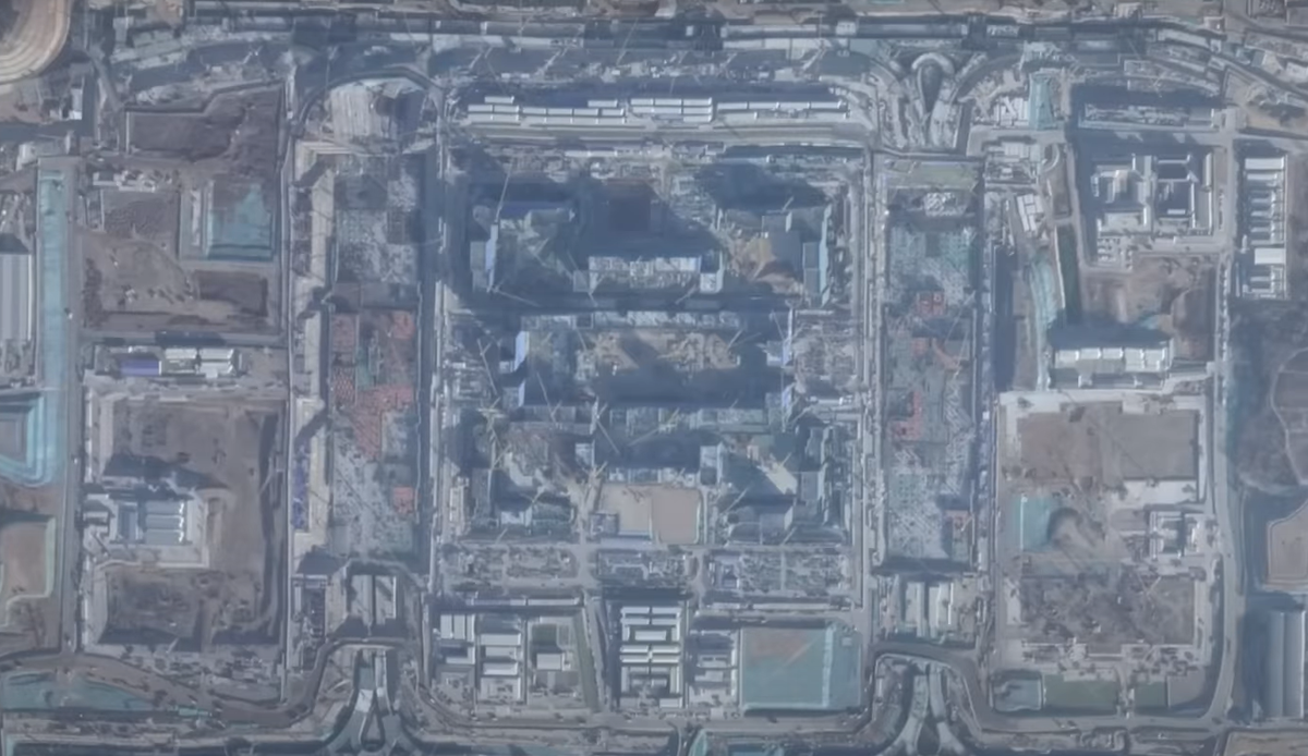 Спутниковый снимок военного объекта недалеко от Пекина