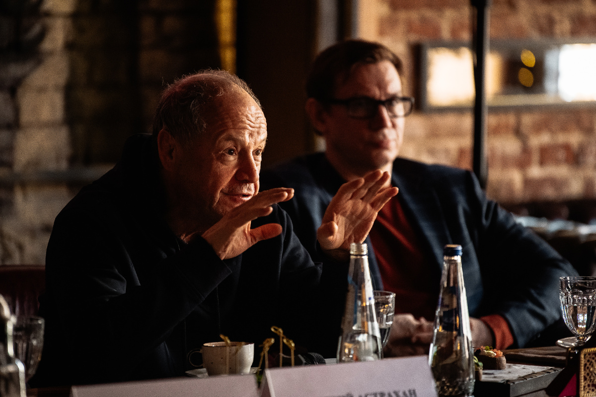 Дмитрий Астрахан – художественный руководитель театра, режиссер спектакля "Цилиндр"