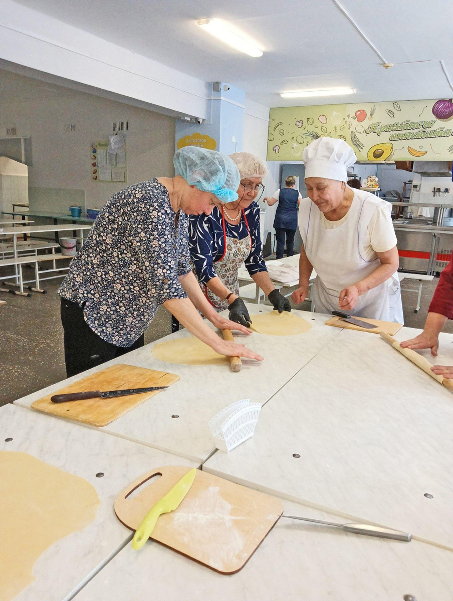 В кумертауской школе прошла акция «Национальное блюдо для СВОих»
