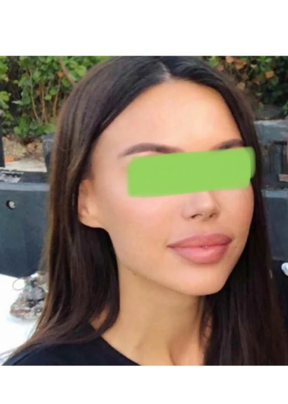 Фото одной популярной блогерши. Угадайте кто это, не видя глаз?