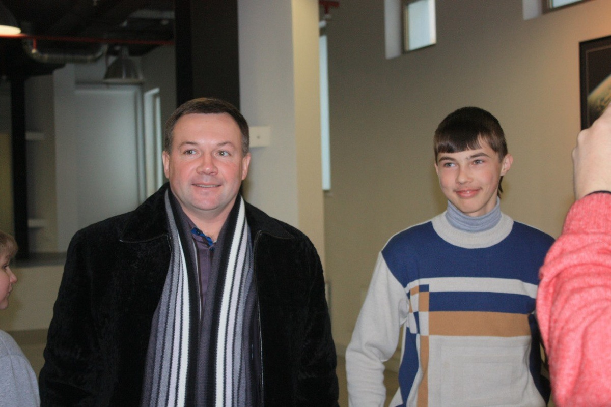 Звонок из космоса перерос в дружбу Саши и космонавта. Из личного архива