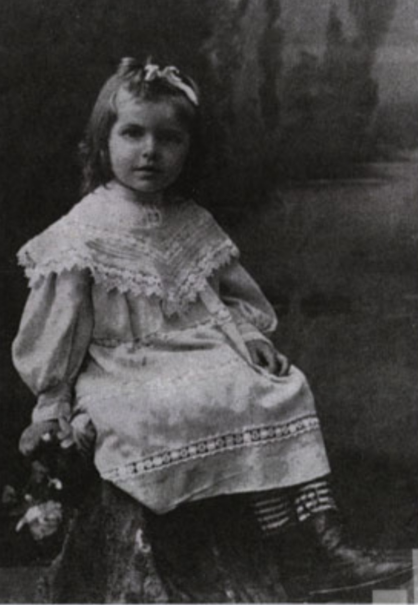 Вера Панова в детстве