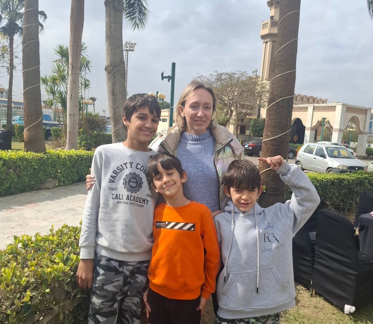 Над Каиром тучи ходят хмуро