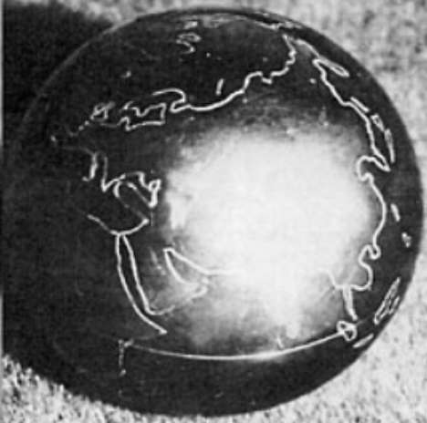 Шар-глобус, внутри которого пряталась медаль