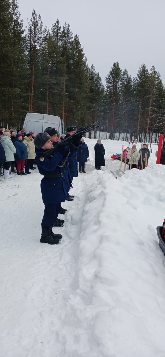    Жители севера Карелии простились с погибшим на СВО Александром Лесоненым Администрация Калевальского района / VK