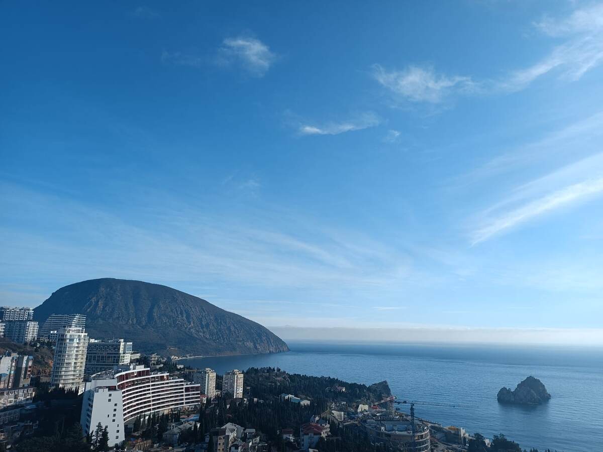 Авторское фото: Медведь-гора и море в Гурзуфе.