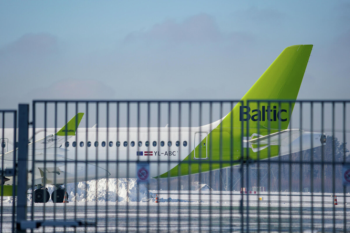 Самолет латвийской национальной авиакомпании airBaltic © Sputnik 