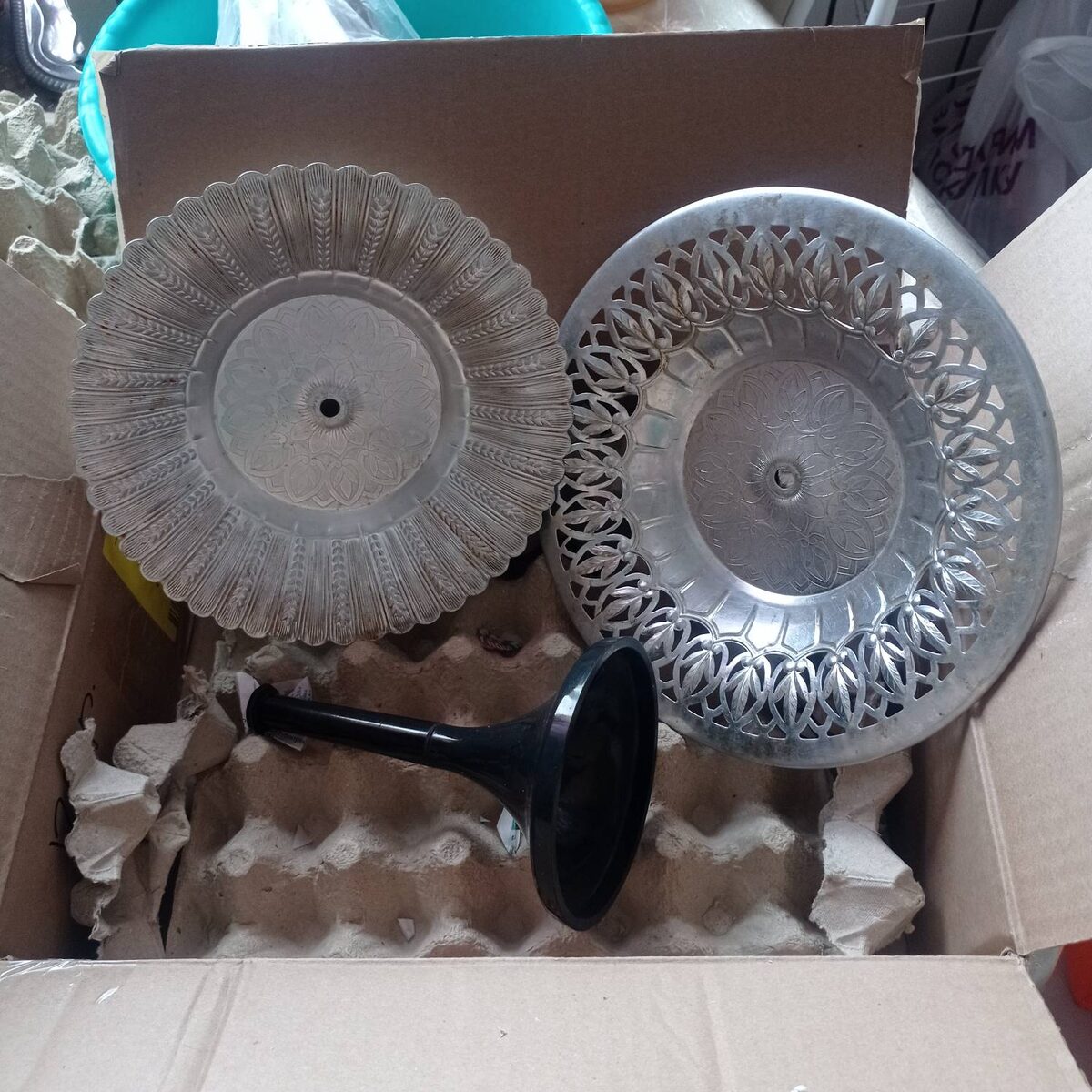 Наслоения жира: не страшно, будут смыты специальным средством. 