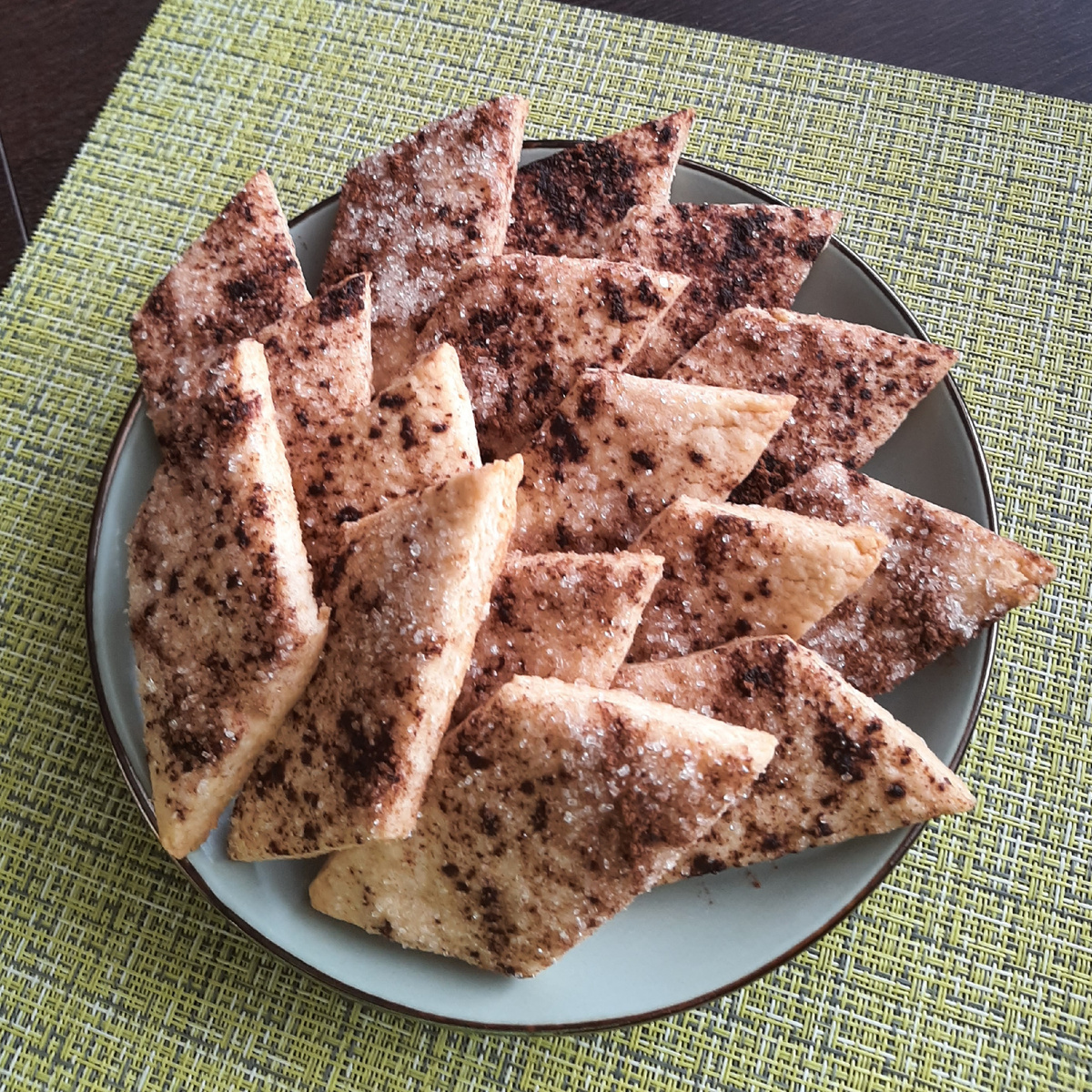 Песочное печенье со вкусом молока и корицы 