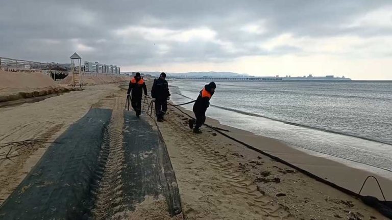 Мазут в черном море фото спутника
