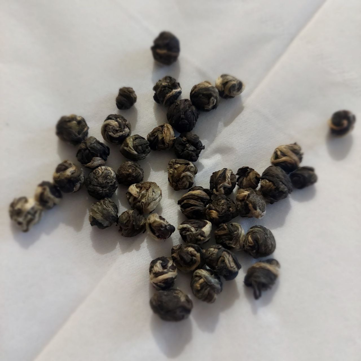 Чайные жемчужины Моли Лонг Чжу, фото автора статьи