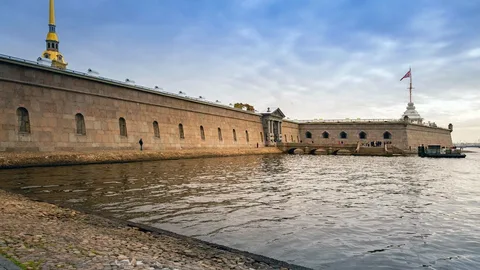 Стены Петропавловской крепости Из картинок Яндекса