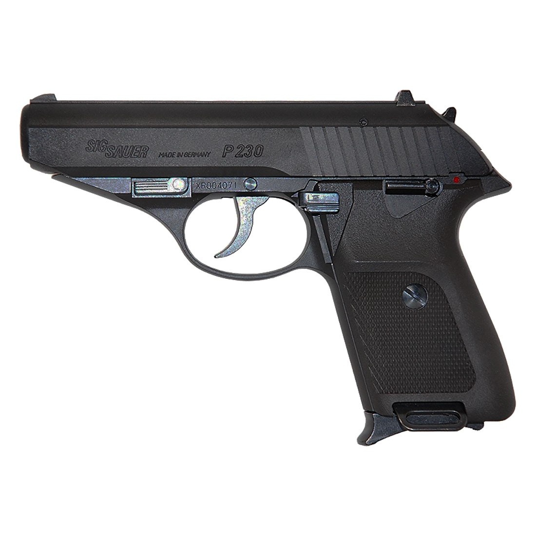 Пистолет SIG Sauer P230/P232 — эти полуавтоматические пистолеты, производившиеся в Швейцарии и Германии с 1977 по 1996 год (P230) и с 1996 года по настоящее время (P232), стали настоящим хитом среди любителей оружия благодаря своей надёжности, компактности и точности.