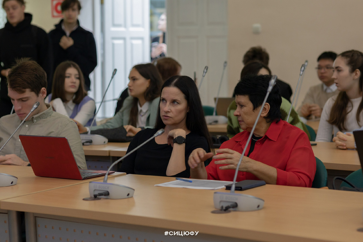 Анна Опрышко на заседании учёного совета ИКТИБ ЮФУ