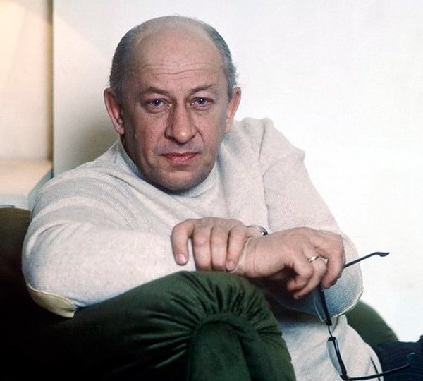 Сценарий жизни. Евгений Евстигнеев: жизнь за кадром