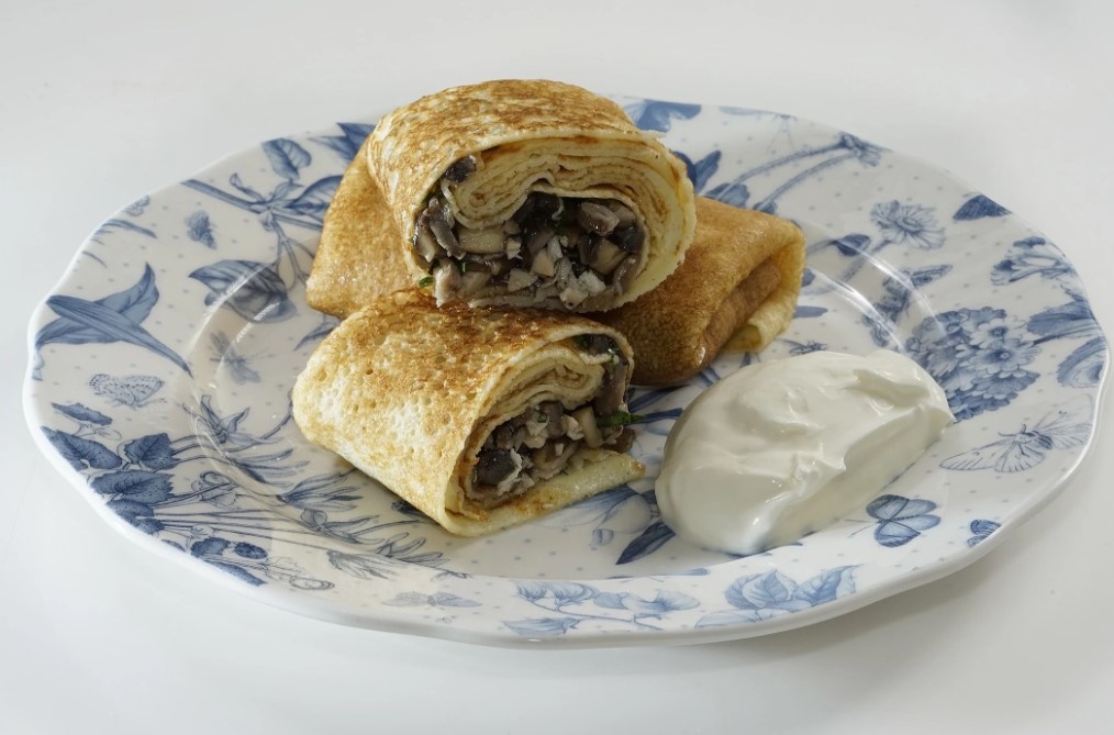 Игра блины с начинкой на масленицу. Игра блинчики. Блинные мешочки. Грузинский масленица. Ажурные блины с начинкой.