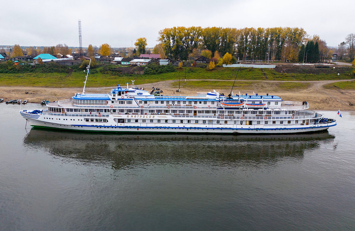 Теплоход «Александр Матросов». Фото: Виталий Иванов и Максим Бочаров. Источник: «Енисейская правда» / dzen.ru