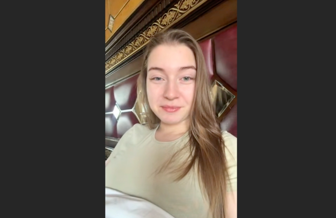 Девушка идет по поправку. Фото: 78