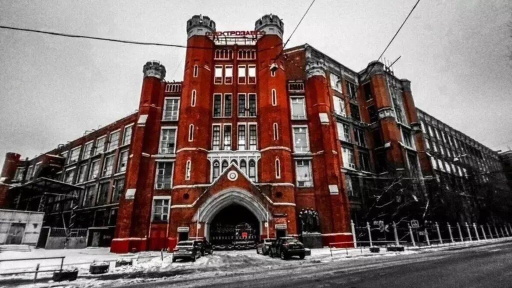 Здание бывшего завода имеет готическую архитектуру. Фото: 1MI