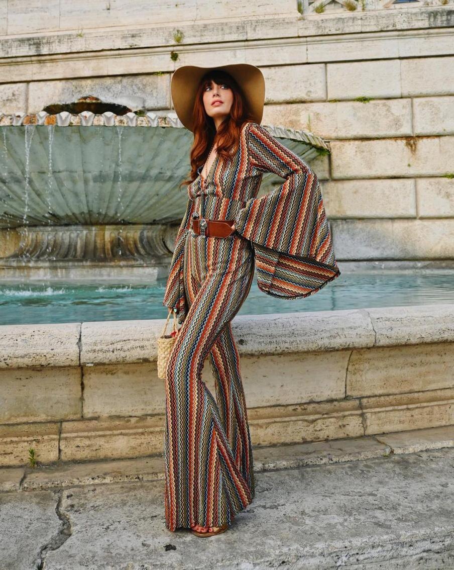 соцсети @louiseebelpandora
Винтажные паттерны 70-х – один из трендов этого года.