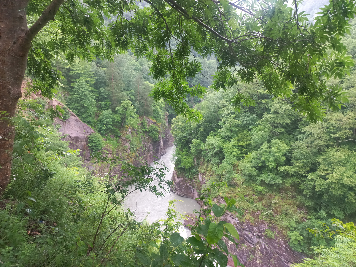 Гранитный каньон. Река Белая. (фото автора)
