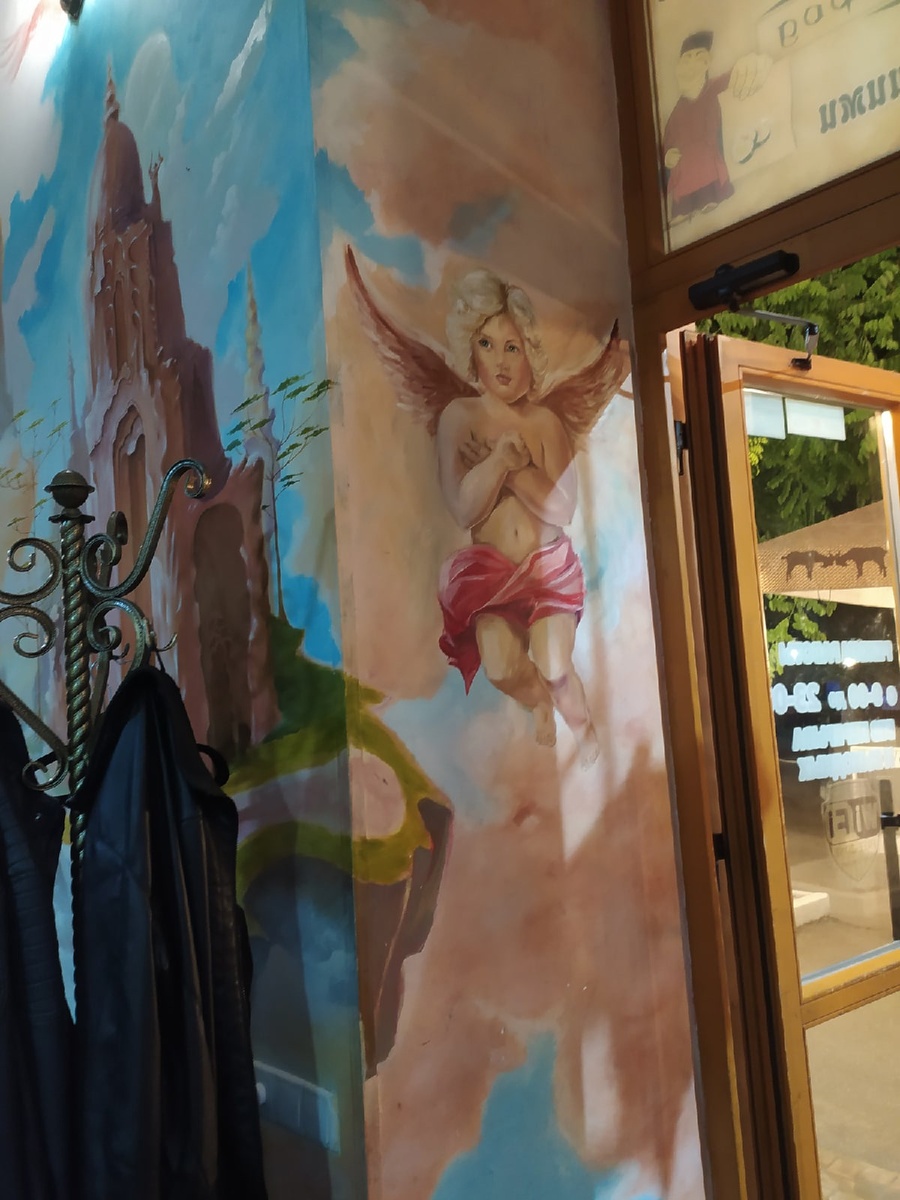 Направо от входа. Фото Галины Малышевой.