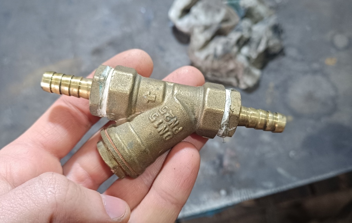 На фото маленькие штуцера не обращайте внимания, это просто для примера