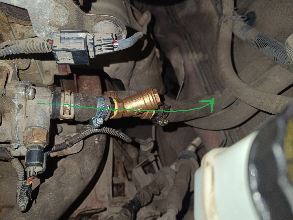 Зелёной стрелочкой указано направление движения антифриза (на фото 1я версия с фильтром 1/2, лучше использовать 3/4)