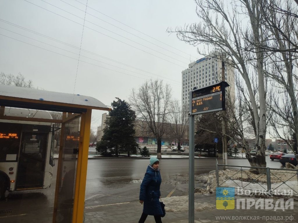     Умные табло на остановках Волжского ошибаются из-за сбоев ГЛОНАСС или работы РЭБ
