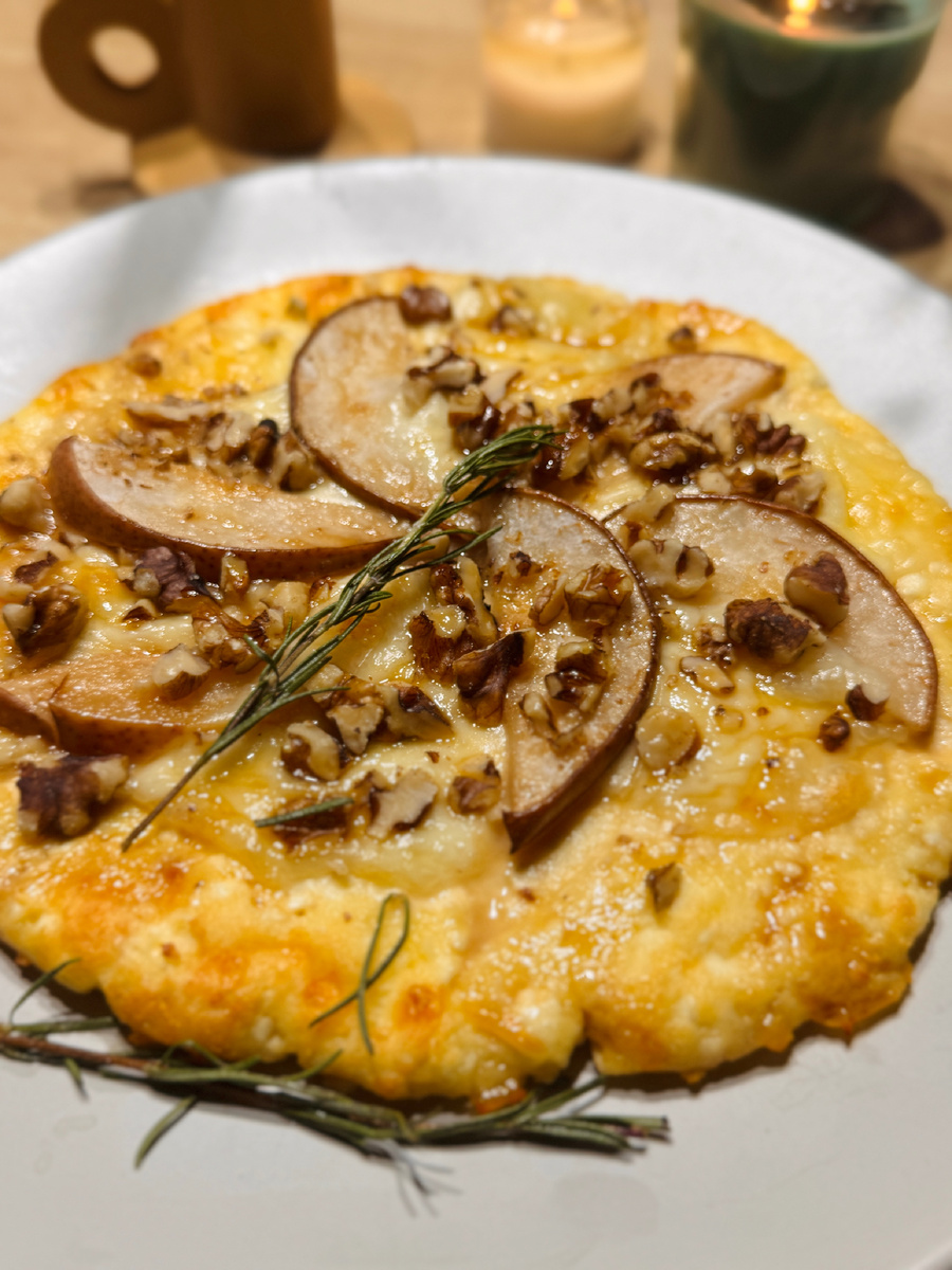 Пирог с грушей и моцареллой 