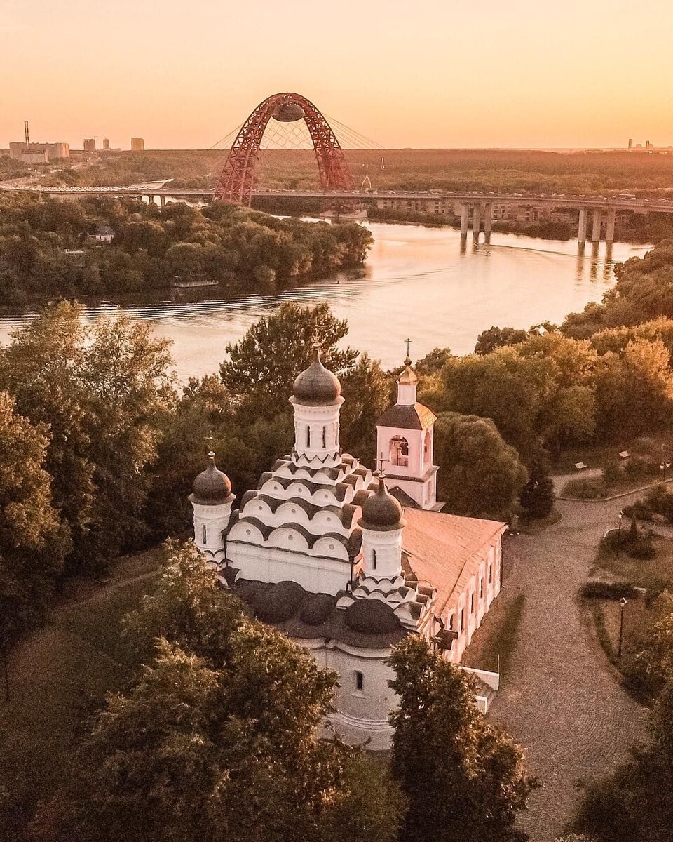 Храм Живоначальной Троицы в Хорошёве. Фото: igrosam.ru