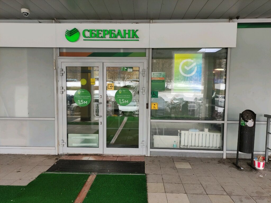 И ТАКОЕ БЫВАЕТ! 
Интересный случай произошёл со мной сегодня на сделке в Сбере.
Покупаем Машино-место, застройщик записал нас на сделку в Сбер в офис на Широкой 12. Приехали, а на месте нам говорят, что такие сделки не проводят (покупка за наличные через СБР), на вопрос почему нас записали, а мы уже между прочим загрузили все документы и договор,  нам ответили, что это система предлагает их офис, и они не виноваты, но провести такую сделку не смогут .И началось.. 🤦‍♀️ Переговоры с руководителем, застройщиком, наконец-то нас записали на единственное время в другой офис в центре Москвы, отменив предыдущую сделку, и все это проходило при постоянном удалённом общении с менеджером застройщика. На другой день переносить сделку было нежелательно, так как ЭСКРОУ был открыт именно сегодня, а при переносе пришлось бы подписывать доп.соглашения , а это опять потеря времени для клиента. Это все я к чему🤔 ,  система неидеальна, сбои бывают; как обычным людям, которые покупают впервые, разобраться во всех деталях, а особенно в нестандартных ситуациях?  
Обращайтесь, решим все вопросы, поможем на всех этапах, и все это без комиссии, при этом цена приобретаемого объекта будет одинаковой что при покупке с нами, что напрямую у застройщика, а иногда ещё и с доп. скидкой. А ещё лучше обратиться заранее, пообщаться (консультации бесплатные), поможем с выбором новостройки, подберём лучшие объекты в соответствии с вашими требованиями и финансовыми возможностями( инвест, для жизни и т. п.), расскажем обо всех ипотечных программах на рынке первичного жилья, подберём те ,которые подходят именно вам!
Ваш эксперт по недвижимости 👇
Светлана Манукян 89261778751
#купитьновостройку
#новостройка