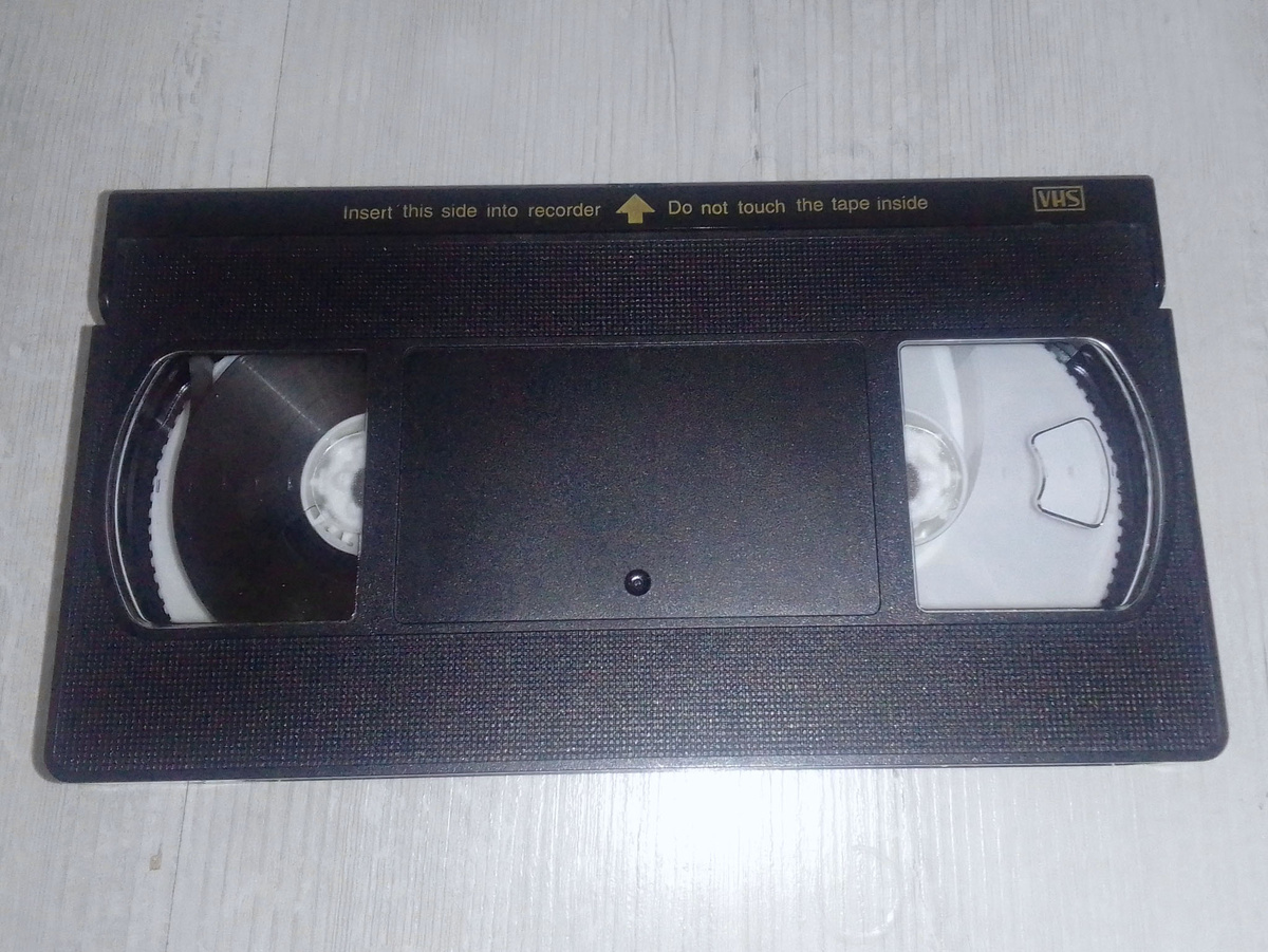 VHS кассета для тех, кто забыл как она выглядит 