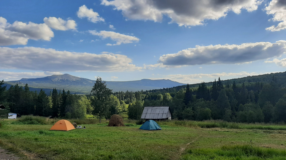 Кордон "У трёх вершин". Площадка для стоянок палаток.