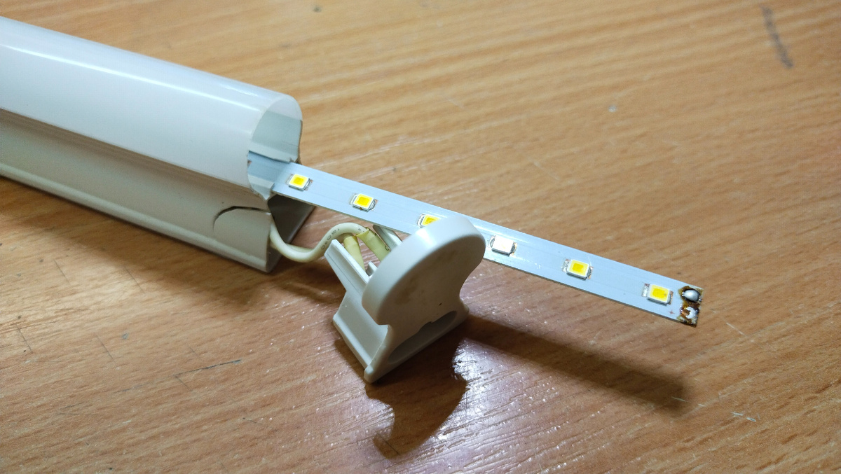 Скидываем боковушки и отпаиваем проводки