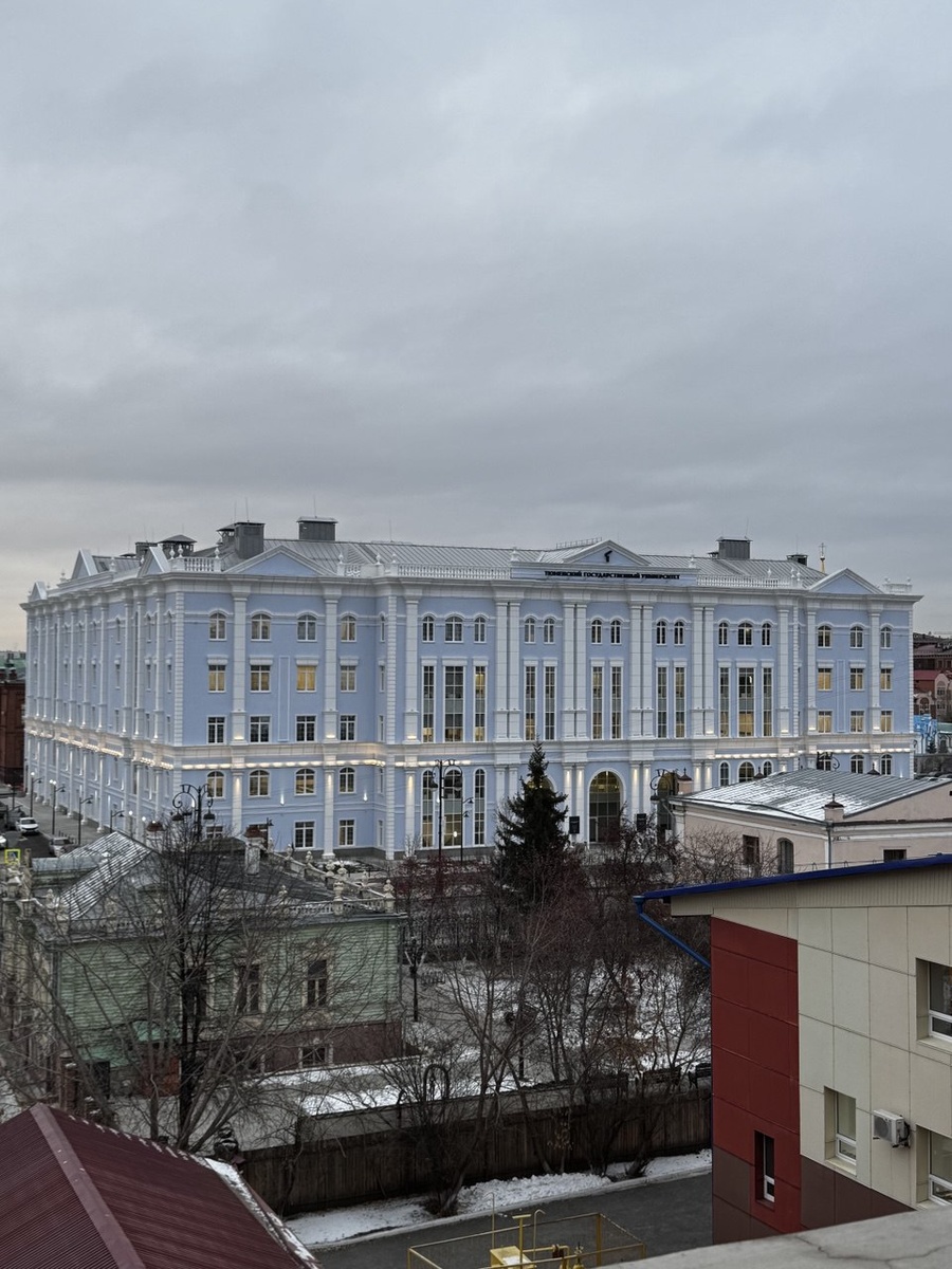 Фото из соседнего корпуса ТюмГУ